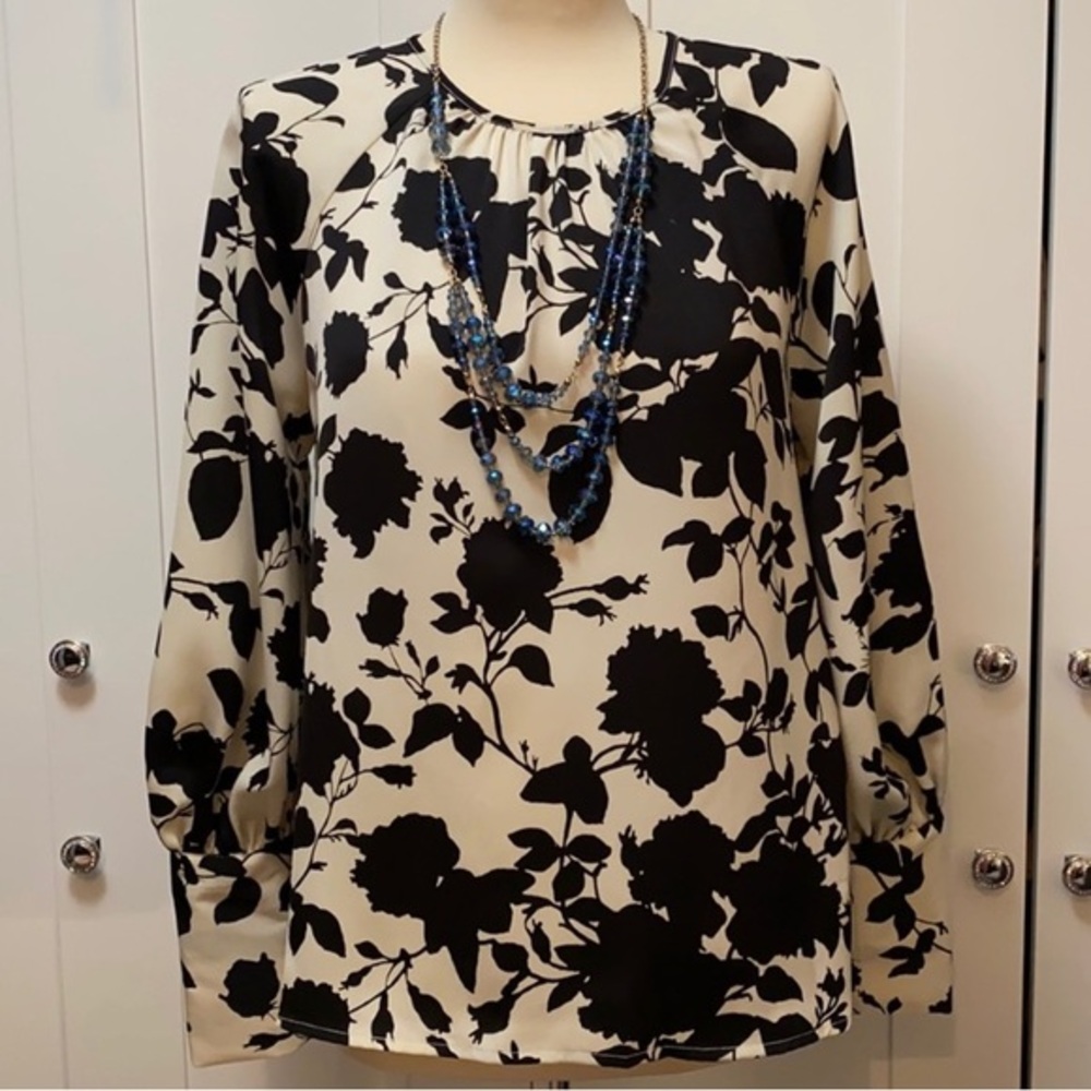 Floral Black & Off White Dressy Top Sz M By Who What Wear NEW!
